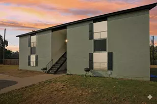 2812 Cypress Bend Cir, Bryan, TX 77801 - Photo 2