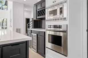 11 Treehaven Ln, The Hills, TX 78738 - Photo 14