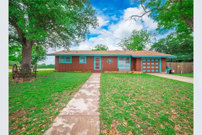 1207 Flag Street, Llano, TX 78643 - Photo 2