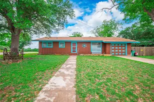 1207 Flag St, Llano, TX 78643 - Photo 2