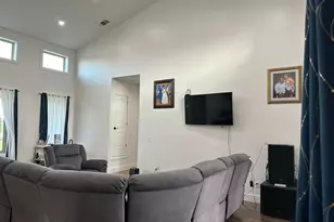 185 N Blushing Dr, Cedar Creek, TX 78612 - Photo 4