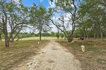 124 Valley Creek Drive, Cedar Creek, TX 78612 - Photo 34