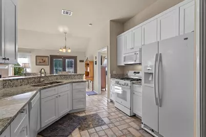 2346 Friarcreek Loop, Round Rock, TX 78664 - Photo 18