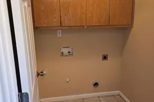 2607 Cherrylawn Dr, Taylor, TX 76574 - Photo 18