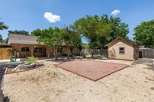 2101 Kent St, Taylor, TX 76574 - Photo 6