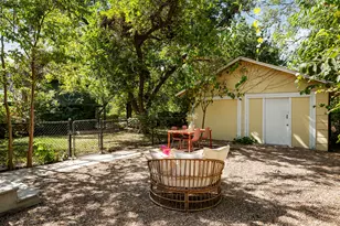 807 E 49th St, Austin, TX 78751 - Photo 8