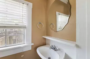 515 Wolf St, Schulenburg, TX 78956 - Photo 16