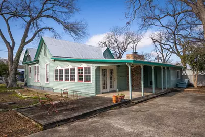 633 S Castell Avenue, New Braunfels, TX 78130 - Photo 26