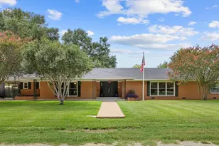 705 Whitehead St, Smithville, TX 78957 - Photo 2