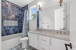 1023 E 45th St, Austin, TX 78751 - Photo 20