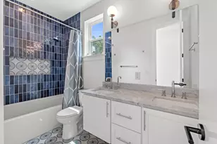 1023 E 45th St, Austin, TX 78751 - Photo 20