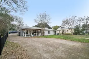 902 Turney St, Smithville, TX 78957 - Photo 28