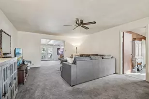 902 Turney St, Smithville, TX 78957 - Photo 10