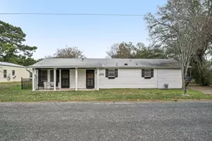 902 Turney St, Smithville, TX 78957 - Photo 6