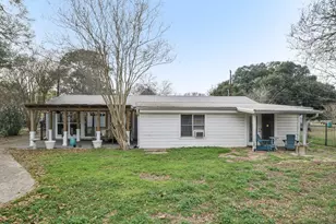 902 Turney St, Smithville, TX 78957 - Photo 28