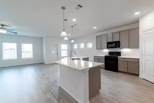 290 Yosemite Dr, Kyle, TX 78640 - Photo 2