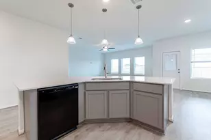 290 Yosemite Dr, Kyle, TX 78640 - Photo 6