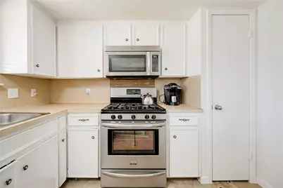 2004 Abbey Circle, Austin, TX 78727 - Photo 8