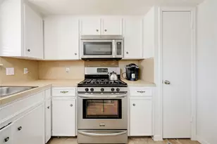 2004 Abbey Cir, Austin, TX 78727 - Photo 8