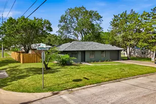609 Magnolia St, Bastrop, TX 78602 - Photo 4