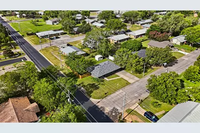 609 Magnolia Street, Bastrop, TX 78602 - Photo 32