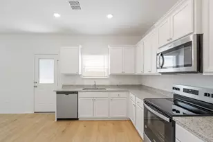 313 Carmel Cyn Trl, Jarrell, TX 76537 - Photo 4