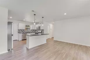 1202 W 22nd St, Austin, TX 78705 - Photo 4