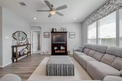 119 W Point Way, Elgin, TX 78621 - Photo 2