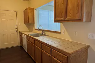 220 Sandstone Dr, Jarrell, TX 76537 - Photo 8