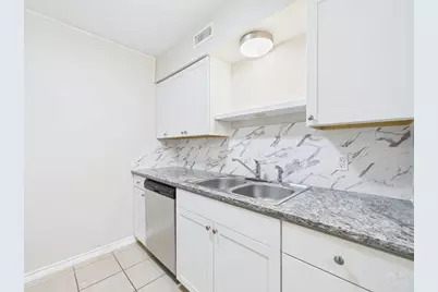 400 W 35th Street #104, Austin, TX 78705 - Photo 8