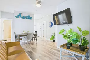 911 W 22nd St, Austin, TX 78705 - Photo 2