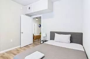 911 W 22nd St, Austin, TX 78705 - Photo 6