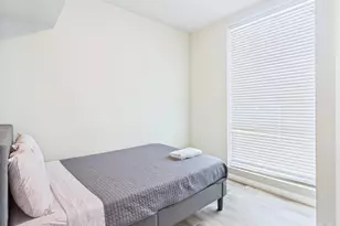 911 W 22nd St, Austin, TX 78705 - Photo 8