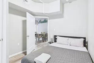 911 W 22nd St, Austin, TX 78705 - Photo 4