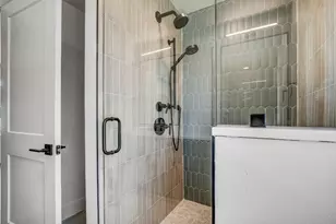 4127 E 12th St, Austin, TX 78721 - Photo 10