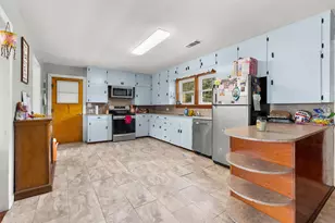 1023 E Houston St, Giddings, TX 78942 - Photo 10