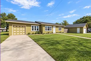 1023 E Houston St, Giddings, TX 78942 - Photo 1