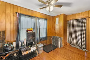 1023 E Houston St, Giddings, TX 78942 - Photo 18