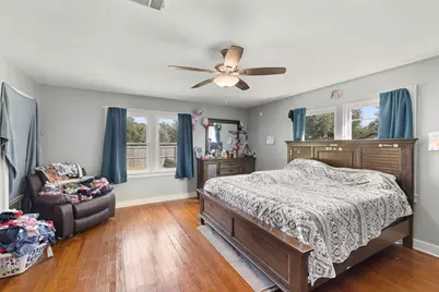 1023 E Houston Street, Giddings, TX 78942 - Photo 14