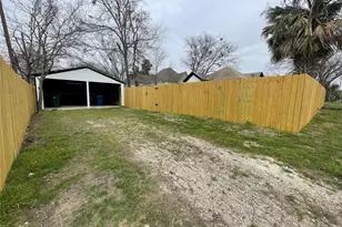 501 N Doak St, Taylor, TX 76574 - Photo 8