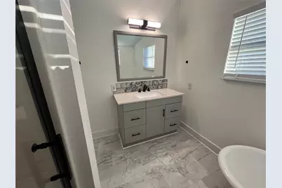 501 N Doak Street, Taylor, TX 76574 - Photo 6