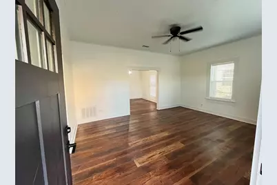 501 N Doak Street, Taylor, TX 76574 - Photo 2