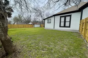 501 N Doak St, Taylor, TX 76574 - Photo 10