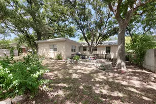 208 Oak St, Burnet, TX 78611 - Photo 6