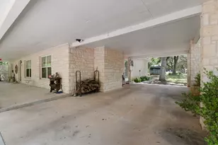 208 Oak St, Burnet, TX 78611 - Photo 4