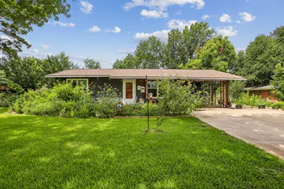1114 W W 2nd Street, Elgin, TX 78621 - Photo 1
