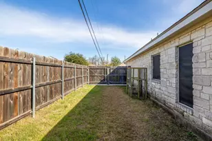 2209 Lark Ln, Taylor, TX 76574 - Photo 6