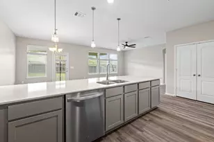 7805 Peccary Dr, Austin, TX 78744 - Photo 8