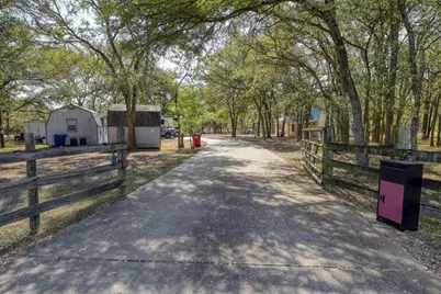 165 Thousand Oaks Drive, Cedar Creek, TX 78612 - Photo 16