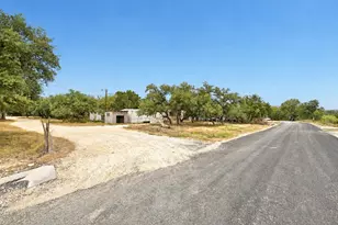 801 Len Bar Ct, Leander, TX 78641 - Photo 2